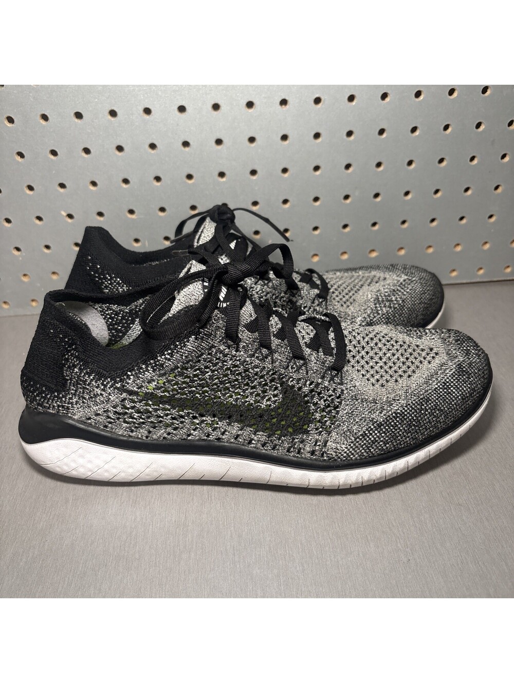 Nike Free RN Flyknit 2018 Mens Size 9.5 Running Shoes Oreo Black Grey 942838-101